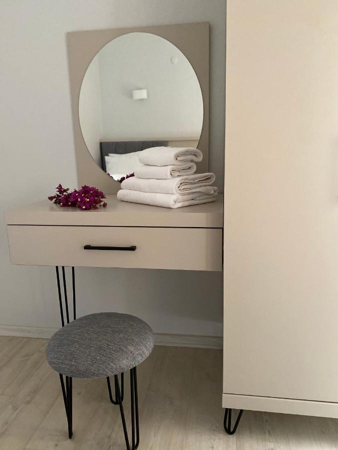 Merve Apartments, Your From In Bodrum, Street Cats Frequent The Property, Not Have Balconies , Ground Floor Have Terrace With Table And Chairs Appart hôtel 2*
