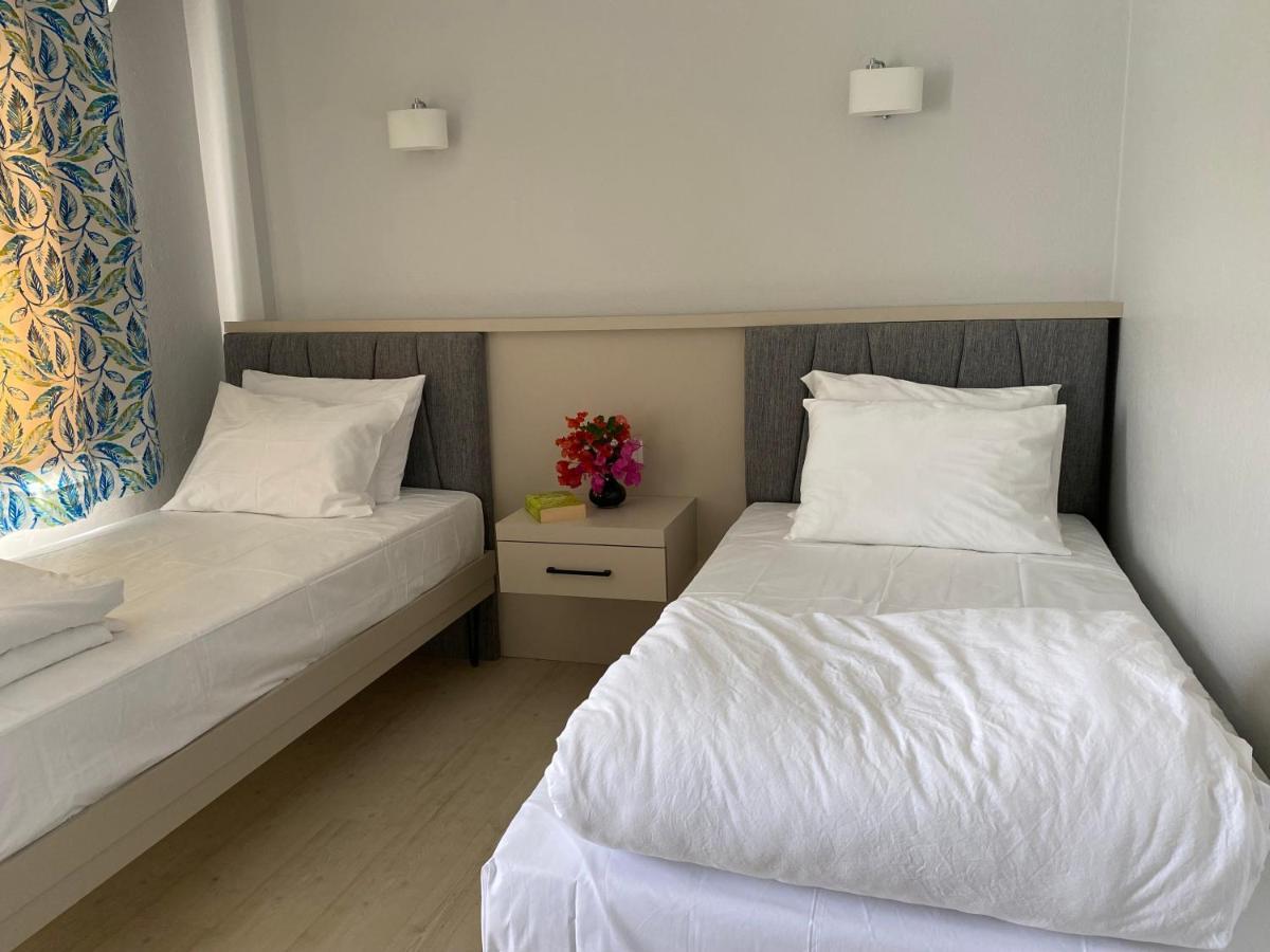 Appart hôtel Merve Apartments, Your From In Bodrum, Street Cats Frequent The Property, Not Have Balconies , Ground Floor Have Terrace With Table And Chairs